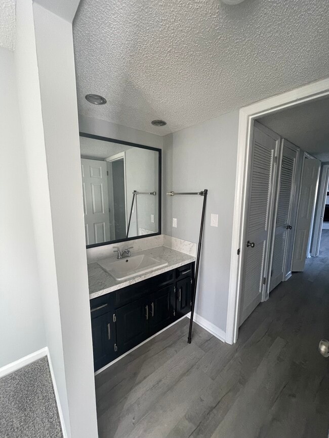 Private bathroom - 4222 Pinehurst Cir