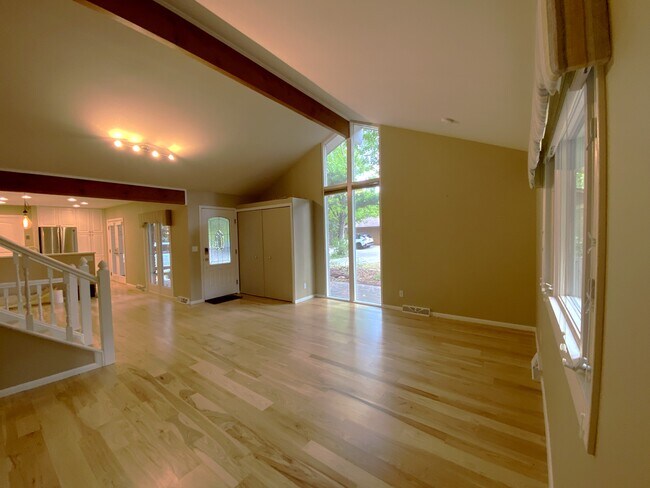 Living room - 191 Pawnee Dr