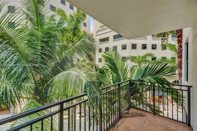 Foto del edificio - 888 Douglas Rd