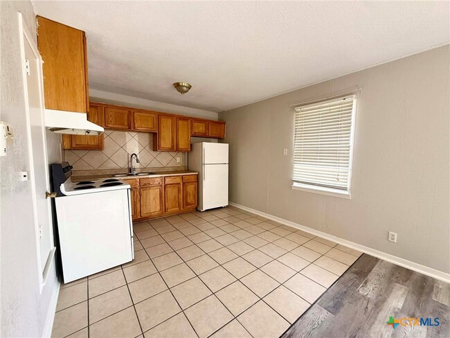 Foto del edificio - 1805 N W S Young Dr