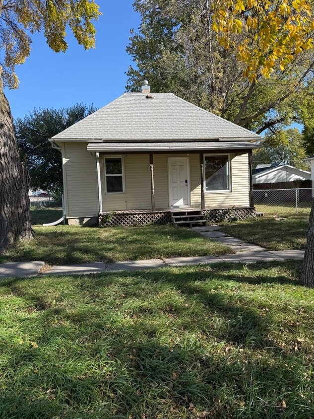 Building Photo - 3 Bedroom 1 Bathroom house