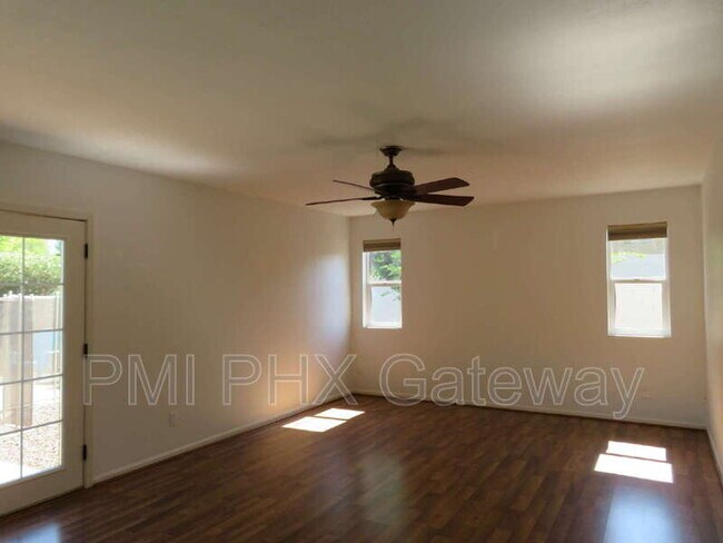 Foto del edificio - 5312 E Gelding Dr