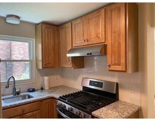 Building Photo - 10 Madoc St