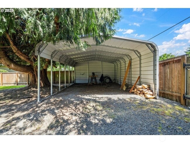 Building Photo - Beautiful Home in Felida