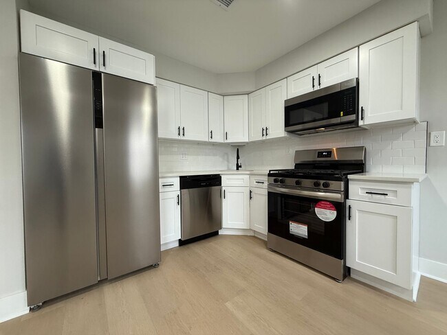 Building Photo - Recently Renovated 2-Bedroom Home with Spa...