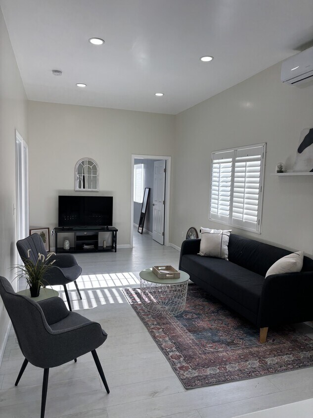 Photo - 1704 W 94th St (Los Angeles, CA)