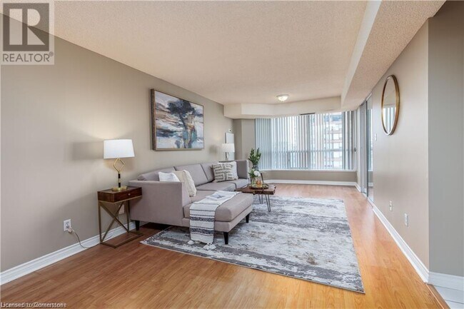 Photo du bâtiment - 1276 Maple Crossing Blvd