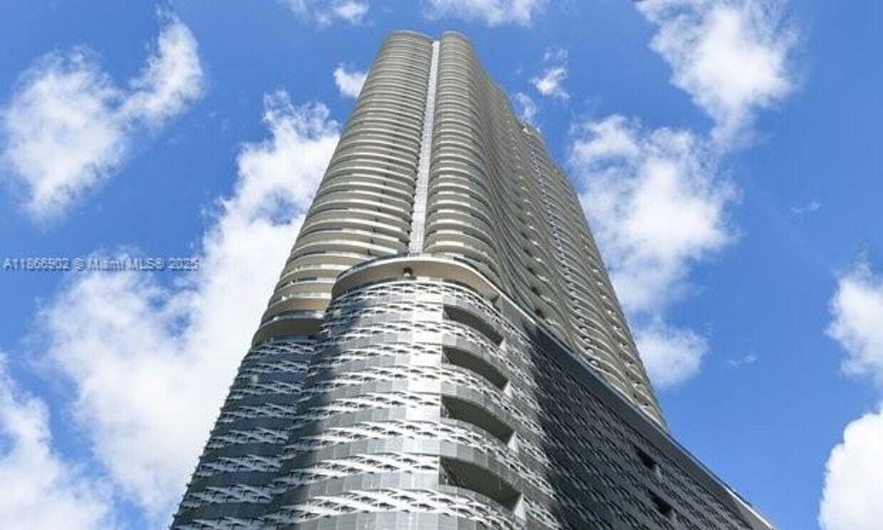 Primary Photo - 1000 Brickell Plaza