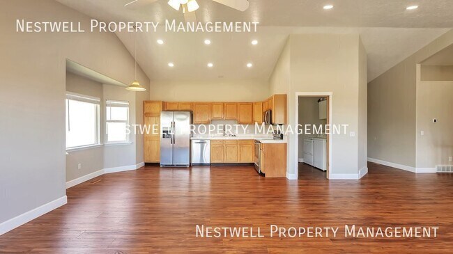 Building Photo - 423 E Selina Ln