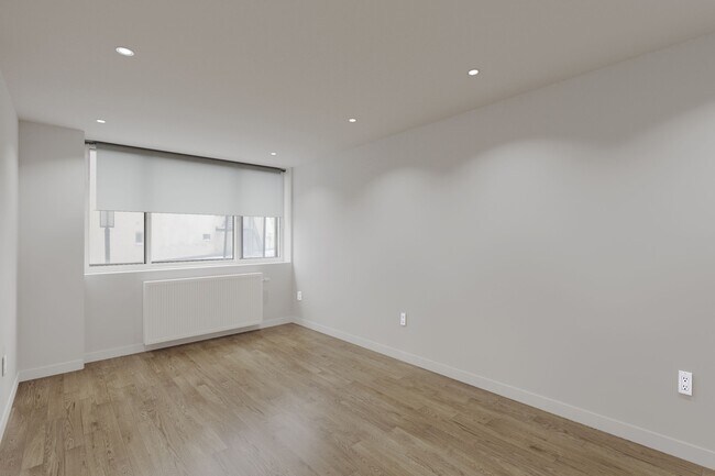 Building Photo - 3555 Chem. de la Côte-des-Neiges