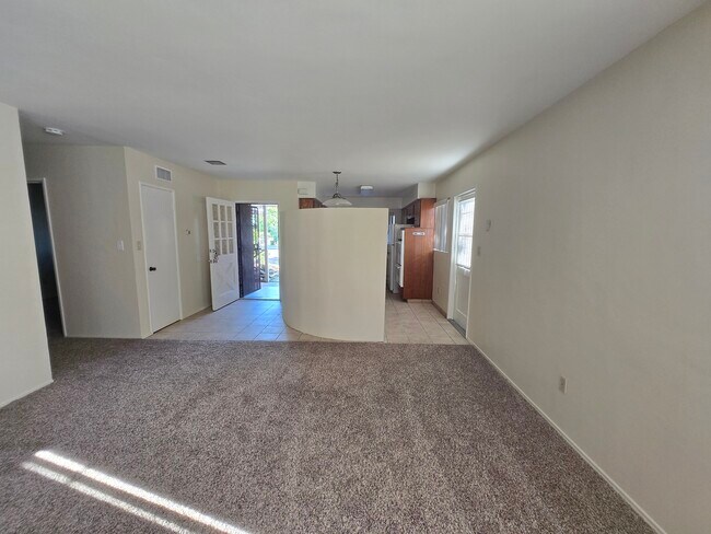 Sala de estar - 4464 Arendo Dr