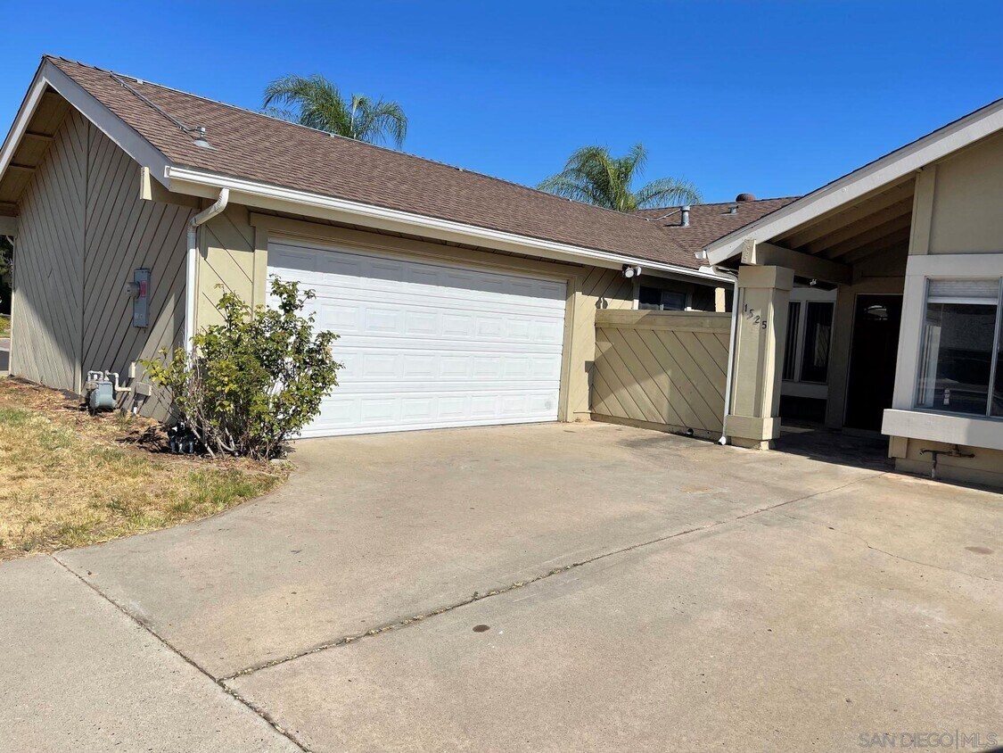 1525 W Country Club Ln, Escondido, CA 92026 House for Rent in