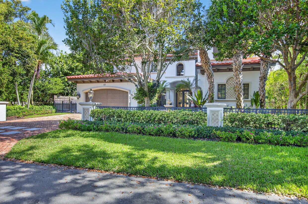 Foto principal - 717 NW 4th St
