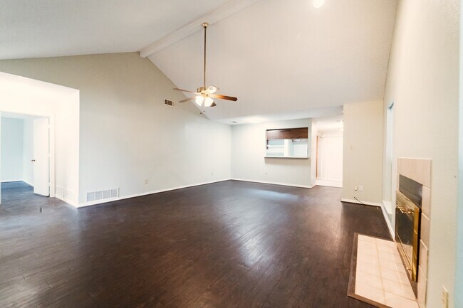 Sala de estar - 1901 Wyatt Dr