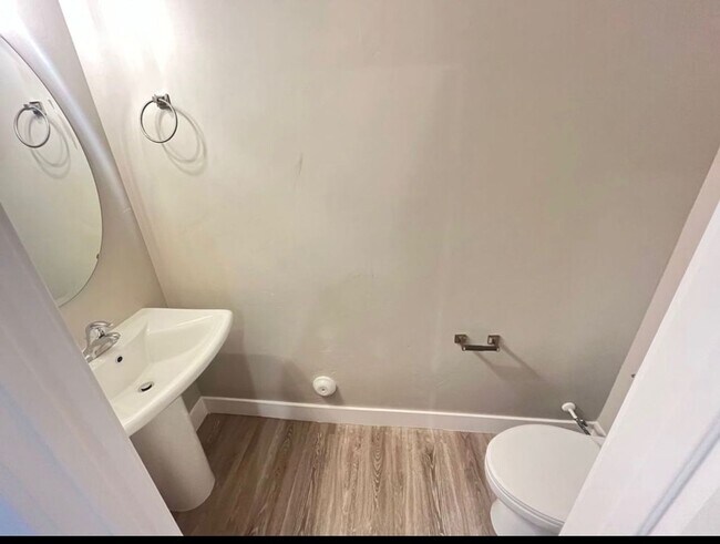 Foto del edificio - Cedar Bend Townhome Available Soon!