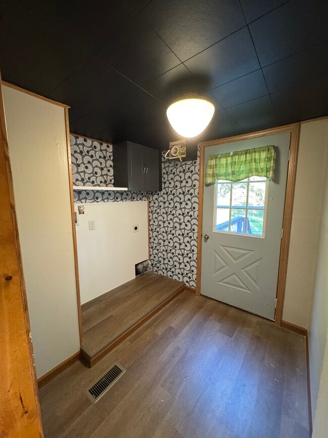 Building Photo - 66090 Wolfs Den Rd