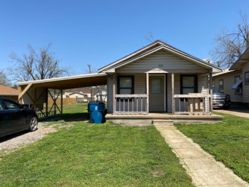 Foto principal - 824 E 2nd St