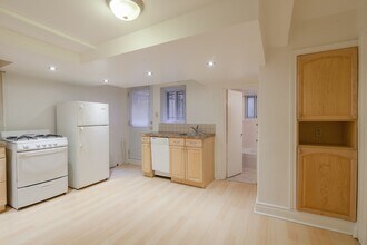 Building Photo - 3185 Av. Van Horne