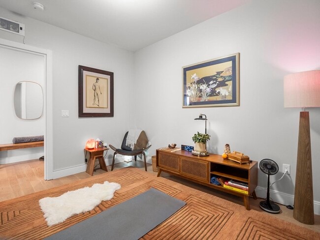 Building Photo - 9 Central St