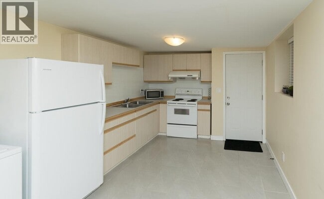 Building Photo - 18XX Routley Ave