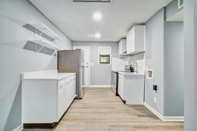 Building Photo - 575 Springwood Dr