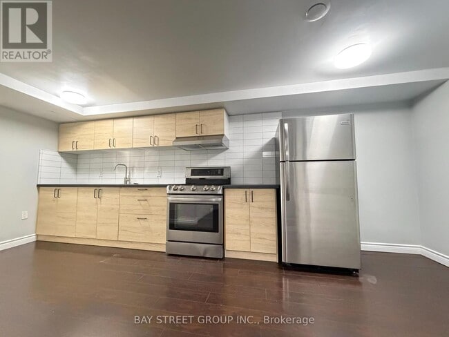 Building Photo - 759 Eaglemount Crescent