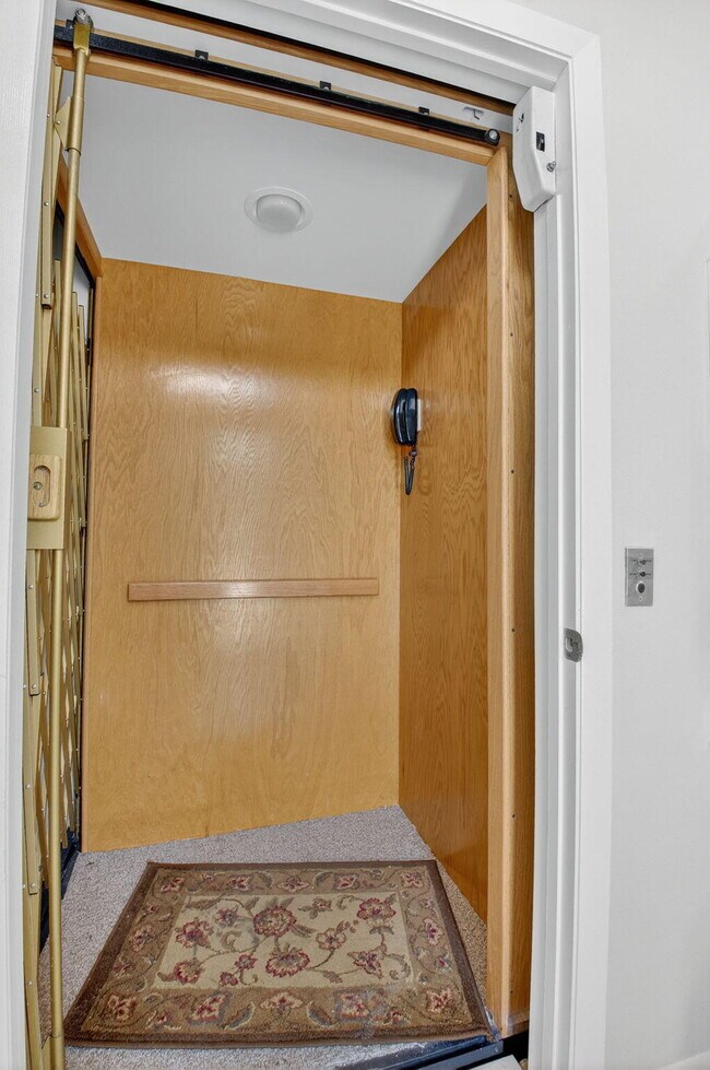 Building Photo - 5136 Floria Dr