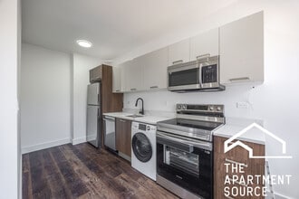 Building Photo - 1553 W Hollywood Ave