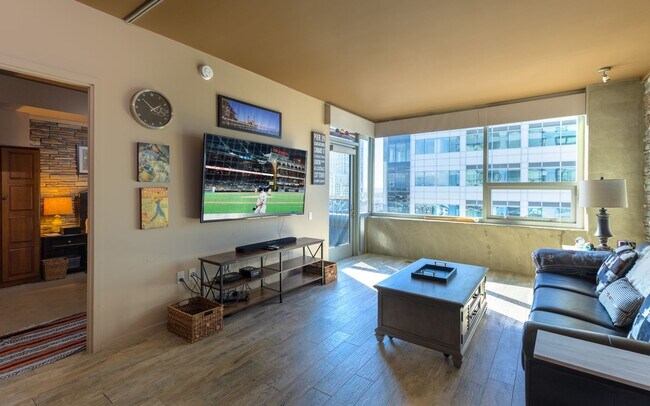 Foto del edificio - Live Above the Action — 14th-Floor ICON Condo with Petco Park Views
