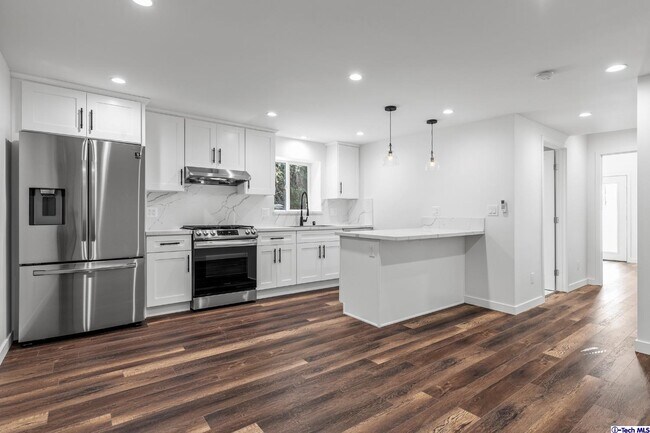 Building Photo - 1603 Hill Dr