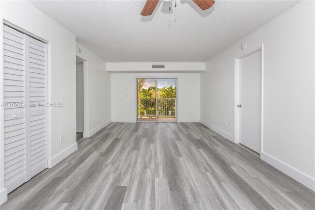 Foto del edificio - 8200 SW 210th St