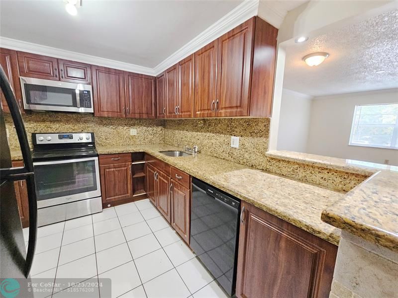 Primary Photo - 4334 NW 9th Ave