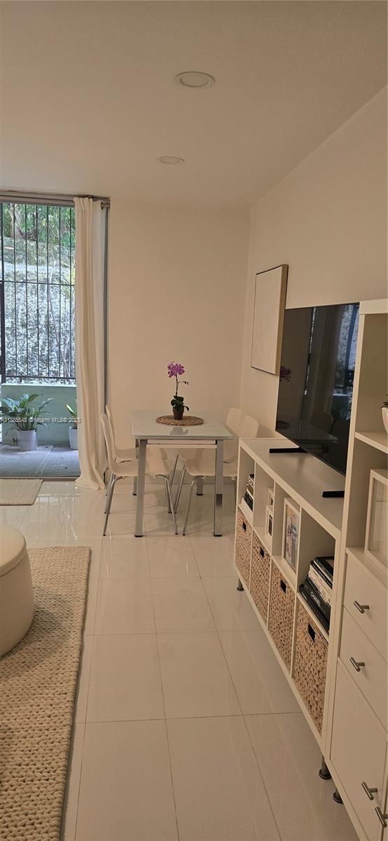 Foto del edificio - 2539 S Bayshore Dr