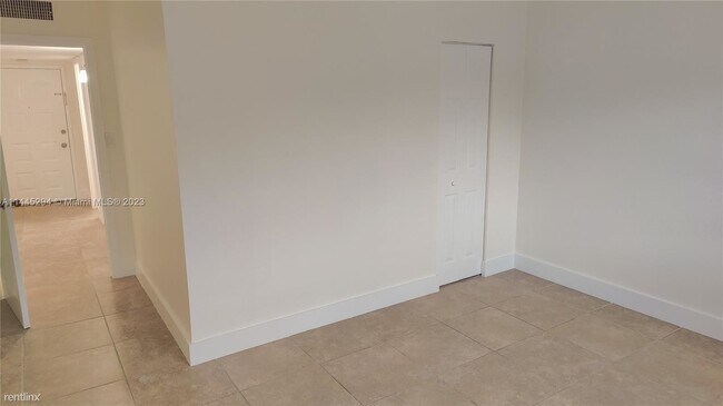 Building Photo - 3 br, 2 bath Condo - 6930 Miami Gardens Dr