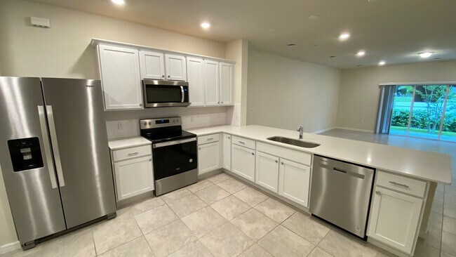 Building Photo - Move In Special! 3 Bedroom, 2.5 Bath Town ...