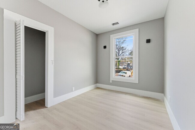 Building Photo - 1409 Northwest Dr NW