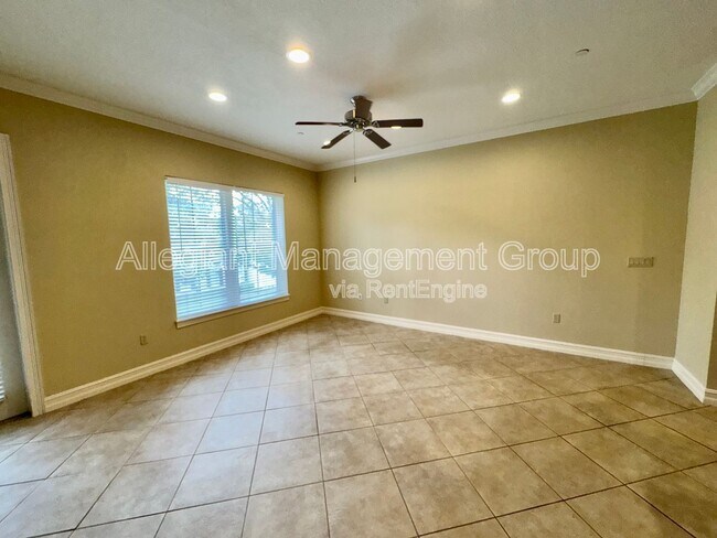 Building Photo - 604 Mulberry Ave