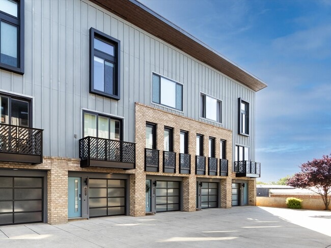 Building Photo - 237 Domain Way