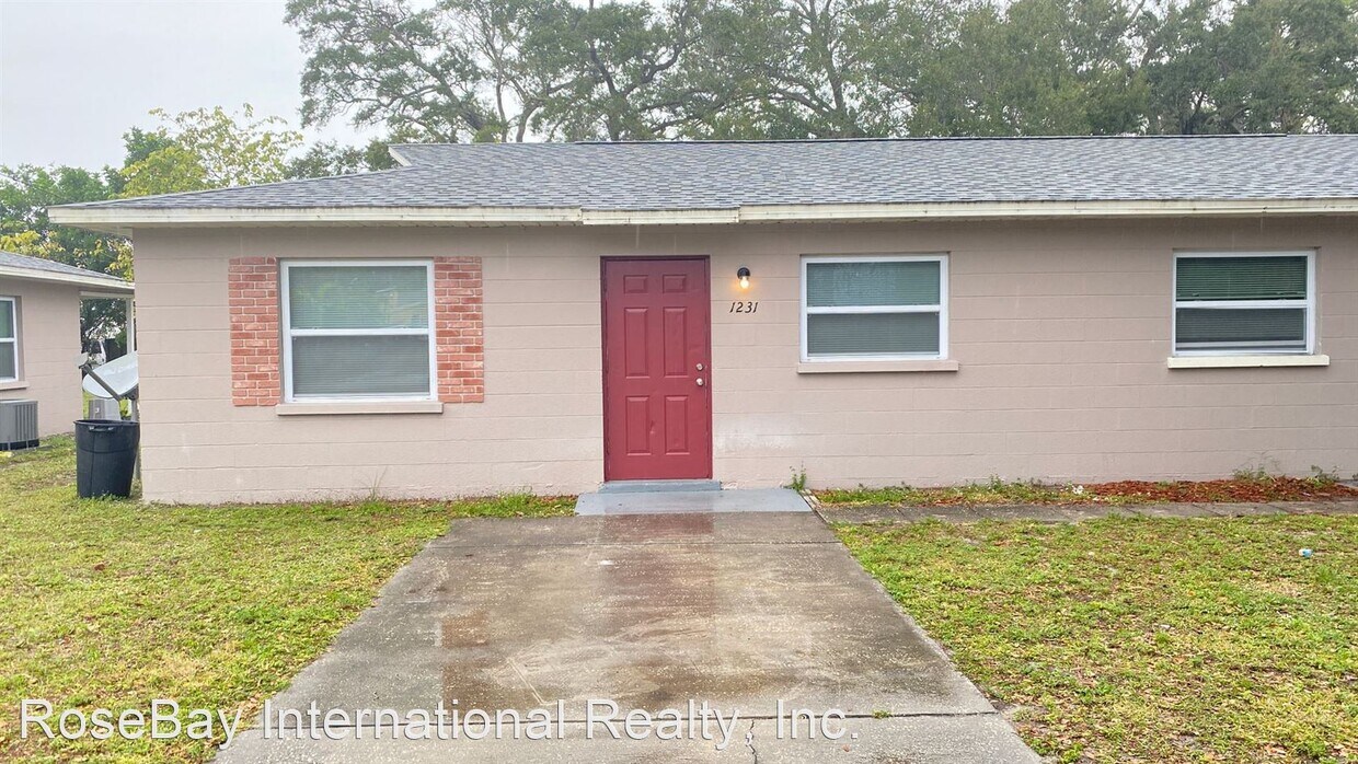 2 br, 1 bath House 1231 Idlewild Ct House Rental in Sarasota, FL