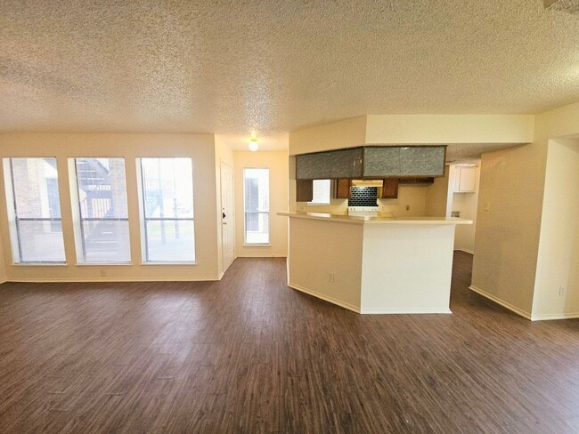 Building Photo - Nice 4 plex unit in NRH