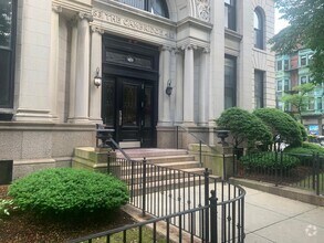 Building Photo - 483 Beacon St