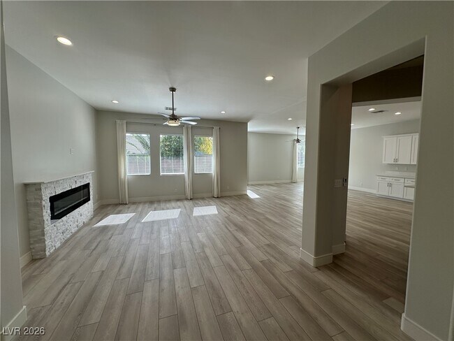 Building Photo - 10447 Garden Rose Dr