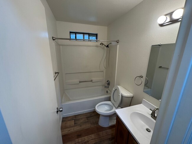 Foto del edificio - 1498 E Carolyn Ln