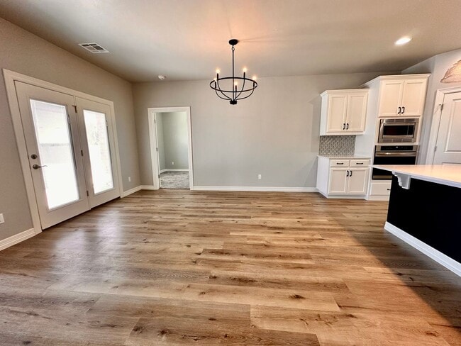 Foto del edificio - Spacious 3-Bedroom Home with Large Pool in...