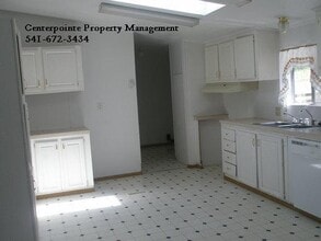 Building Photo - 1814 Trails End Ln