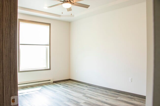 Building Photo - 2460 Golf Rd