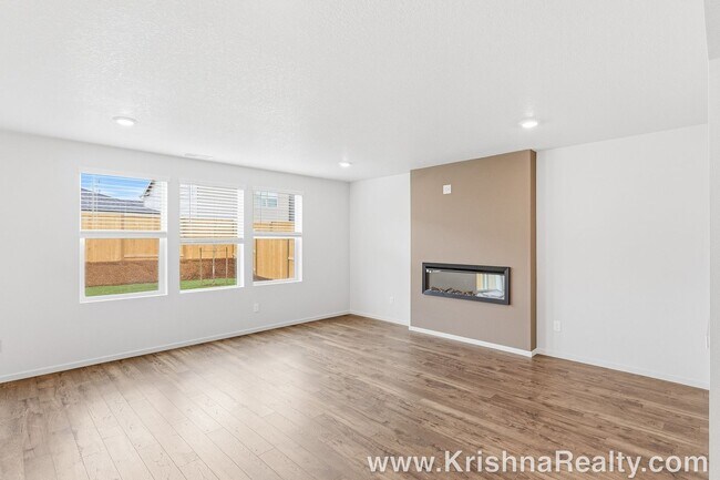 Foto del edificio - 5 BD | 3 BA | Brand New Construction | East Park Village | Salem Home!