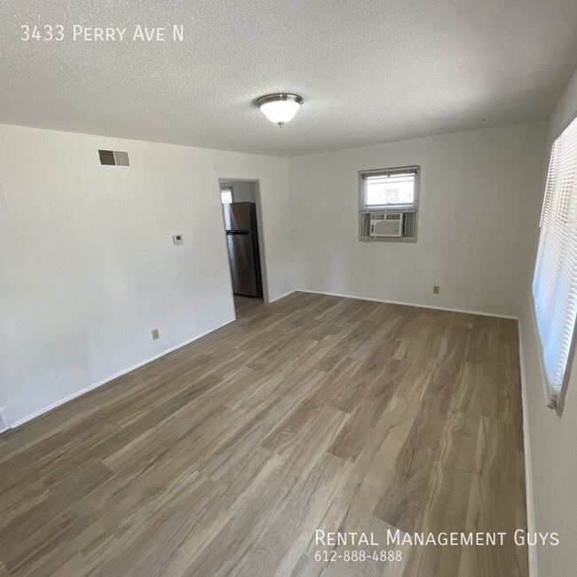 Building Photo - Rent Ready 3 Bedroom In Crystal! Handicap ...