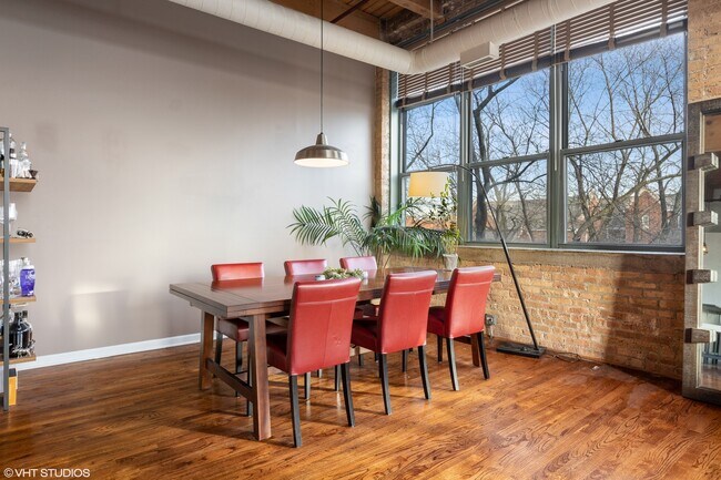 Foto del edificio - 1733 W Irving Park Rd