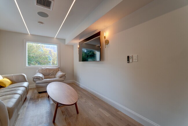 Foto del edificio - 67 Winchester Ave